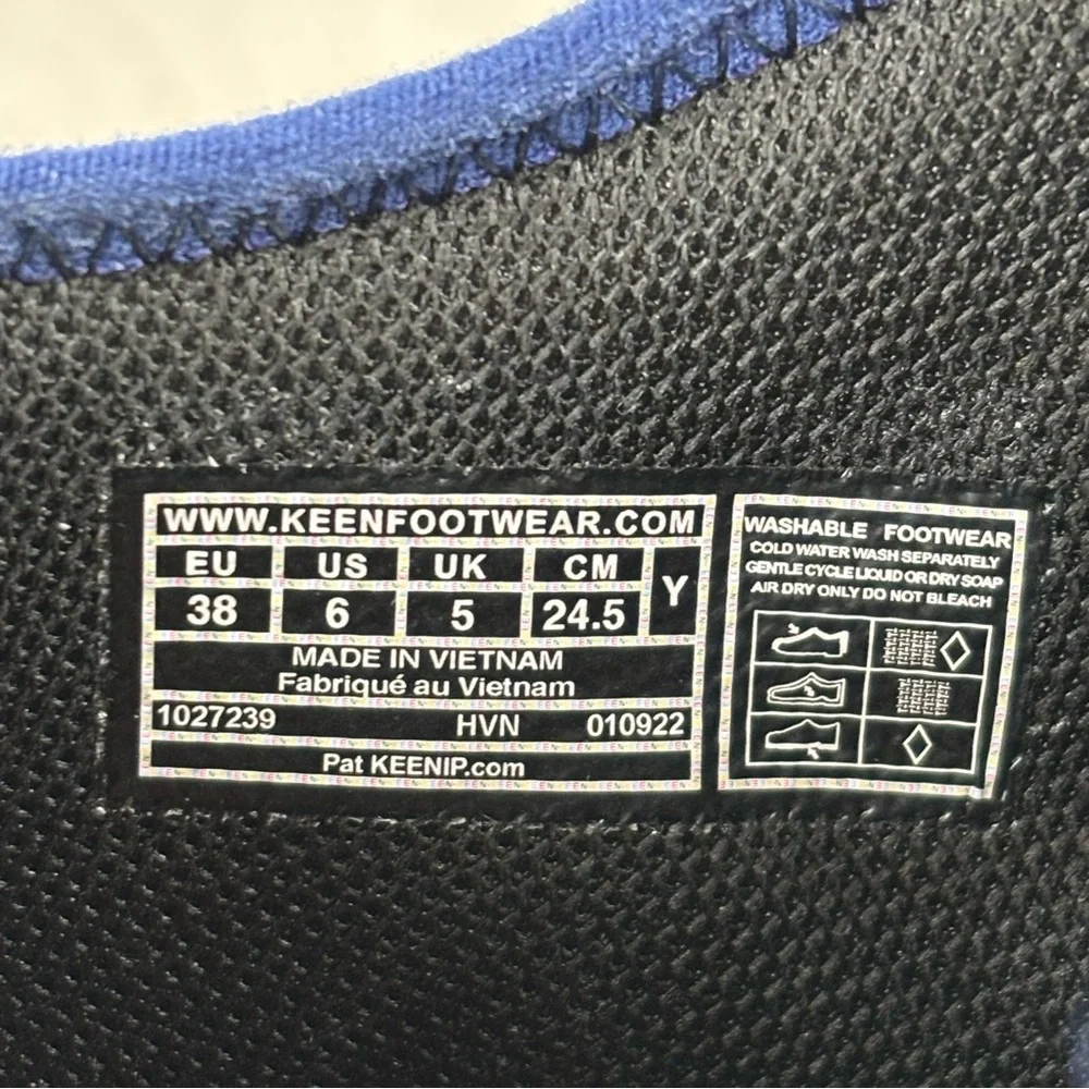 Keen Shoes Boys 6 Blue Speed Hound‎ Non Marking Treaded Hook Loop Bicycle Sports